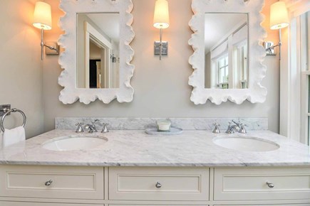 Edgartown Martha's Vineyard vacation rental - Double vanity bathroom