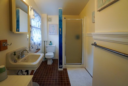 Oak Bluffs Martha's Vineyard vacation rental - 2nd floor full bath