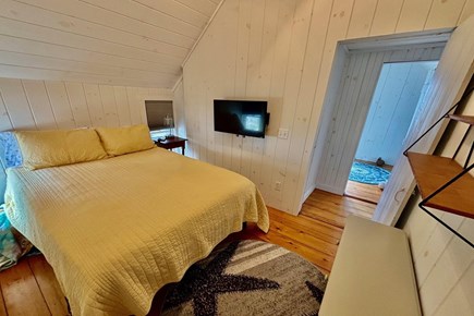Oak Bluffs Martha's Vineyard vacation rental - Double bed bedroom withTV