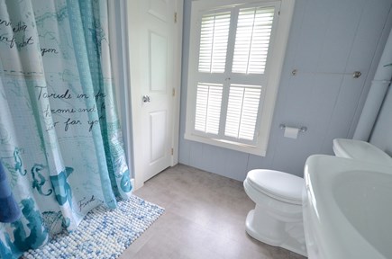 Oak Bluffs, Ocean Park Martha's Vineyard vacation rental - Second Floor Full bath