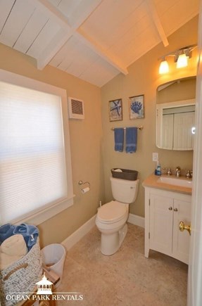 Oak Bluffs, Ocean Park Martha's Vineyard vacation rental - First Floor 1/2 Bath