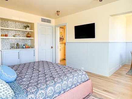 Chilmark Martha's Vineyard vacation rental - Lowel level suite with mini-fridge, laundry and private bath