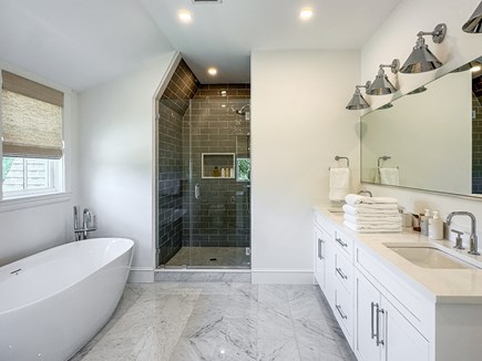 Edgartown Martha's Vineyard vacation rental - Queen en suite bath