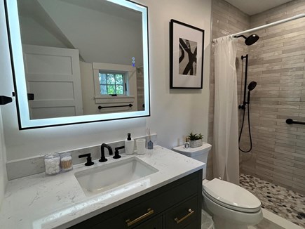 Oak Bluffs, Heritage Haven Martha's Vineyard vacation rental - 2nd floor bathroom 3: Ensuite bath with grab bars