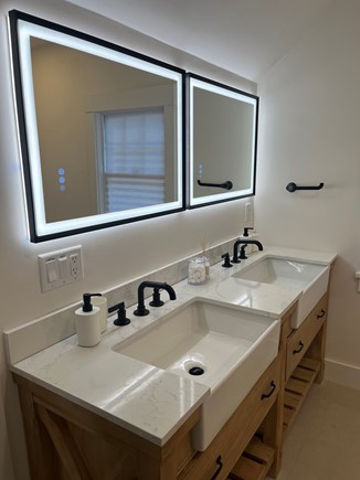 Oak Bluffs, Heritage Haven Martha's Vineyard vacation rental - 2nd floor bathroom 2 with double sinks and shower/bathtub