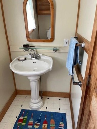 Edgartown Martha's Vineyard vacation rental - Half bath - first floor