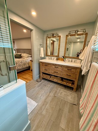 Oak Bluffs East Chop Martha's Vineyard vacation rental - PRIVATE BATH
