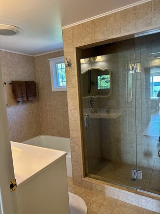 Oak Bluffs, Lagoon Pond Waterfront  Martha's Vineyard vacation rental - Tiled bath with shower and tub