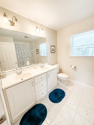 Edgartown Martha's Vineyard vacation rental - Full Bathroom #2 Shower / Tub