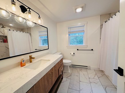 Oak Bluffs Martha's Vineyard vacation rental - First Floor Full Bathroom