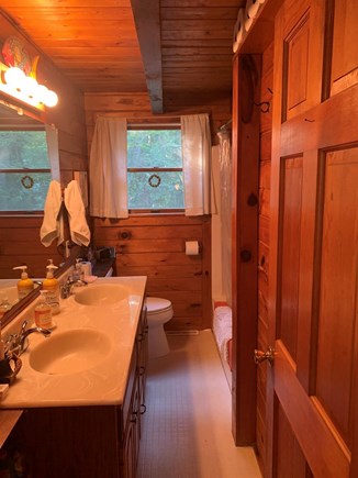 Chilmark Martha's Vineyard vacation rental - Bathroom