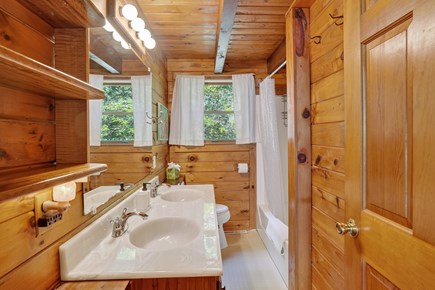Chilmark Martha's Vineyard vacation rental - Bathroom