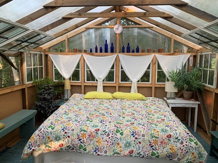 Chilmark Martha's Vineyard vacation rental - King Bungalow Bed