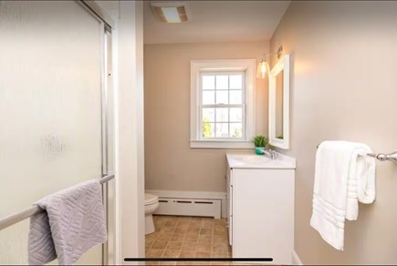 Edgartown Martha's Vineyard vacation rental - Second Floor Guest Bathroom