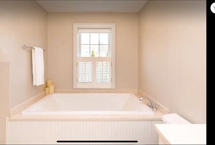 Edgartown Martha's Vineyard vacation rental - Master Bath Soaking Tub