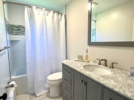 Edgartown Martha's Vineyard vacation rental - Main house full bathroom