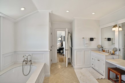 Katama-Edgartown Martha's Vineyard vacation rental - BR2 King En Suite with Shower Stall and Tub, Second Floor