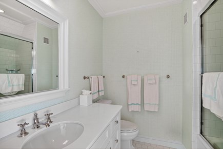 Katama-Edgartown Martha's Vineyard vacation rental - BR4 Queen, En Suite SHower Tub Combo, Second Floor