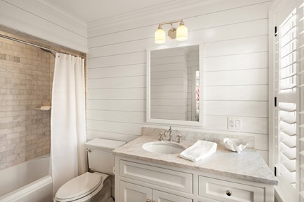 Dowtown Edgartown Martha's Vineyard vacation rental - BR1 Bath, Tub and Shower