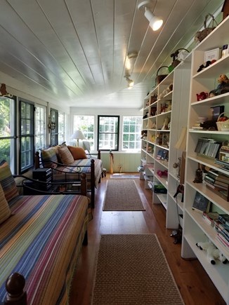 Edgartown Martha's Vineyard vacation rental - Sun room/ library with 2 daybeds