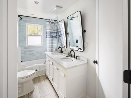 West Tisbury Martha's Vineyard vacation rental - Lower Bath