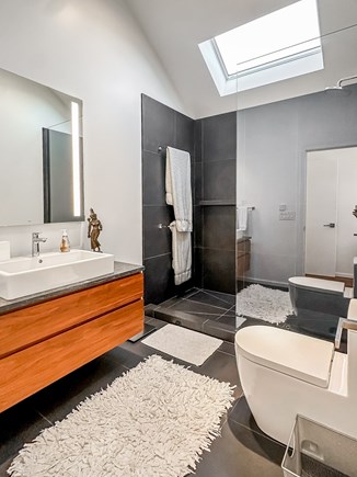 Edgartown Martha's Vineyard vacation rental - En suite bath