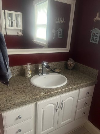 Vineyard Haven, Tisbury Martha's Vineyard vacation rental - Shared bathroom