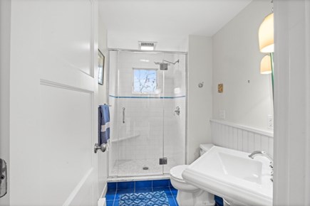 Oak Bluffs Martha's Vineyard vacation rental - Main Floor Bathroom