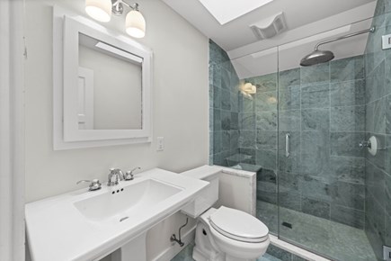 Oak Bluffs Martha's Vineyard vacation rental - Primary Bedroom Bath