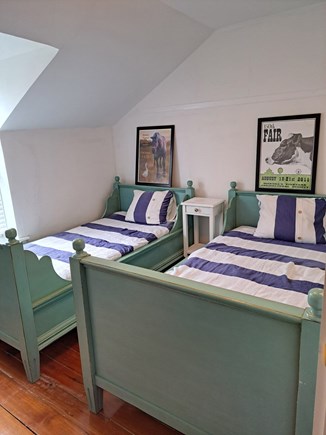 Vineyard Haven, Hydrangea House Martha's Vineyard vacation rental - 2 twins