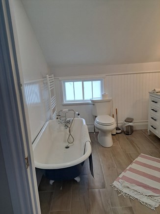 Vineyard Haven, Hydrangea House Martha's Vineyard vacation rental - Primary en suite bath