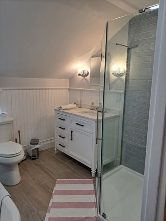 Vineyard Haven, Hydrangea House Martha's Vineyard vacation rental - 2nd bath