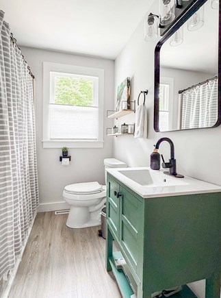 Edgartown Martha's Vineyard vacation rental - Full bath w/ shower + tub