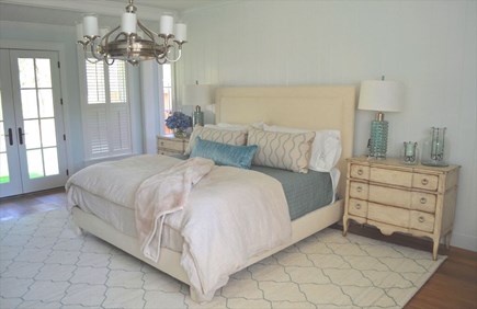 Edgartown, Mill Hill Farms Martha's Vineyard vacation rental - 1 floor suite King size bed