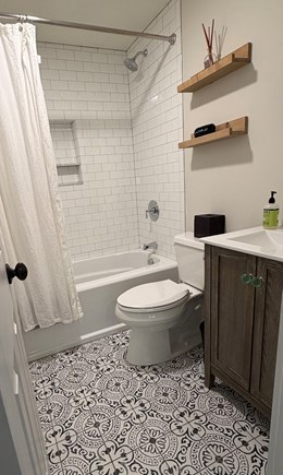 Oak Bluffs Martha's Vineyard vacation rental - Lower level bath