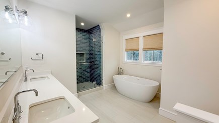 Edgartown Martha's Vineyard vacation rental - BR2 En Suite with Shower and Tub, Second Floor
