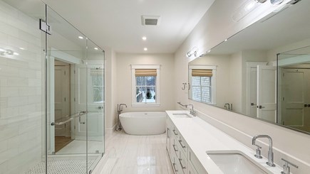 Edgartown Martha's Vineyard vacation rental - BR1 En Suite with Shower and Tub, First Floor