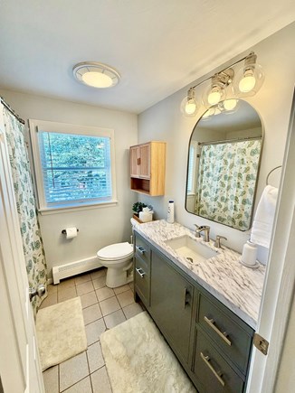 Oak Bluffs Martha's Vineyard vacation rental - Upstairs Full Bathroom