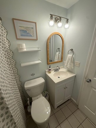 Oak Bluffs Martha's Vineyard vacation rental - First Floor Full Bathroom
