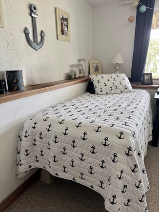 Oak Bluffs, Sengekontacket Pond Martha's Vineyard vacation rental - Guest Room #2 - Twin Beds