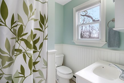 Oak Bluffs, East Chop Martha's Vineyard vacation rental - Downstairs Bathroom