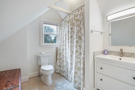 Oak Bluffs, East Chop Martha's Vineyard vacation rental - Upstairs Bathroom