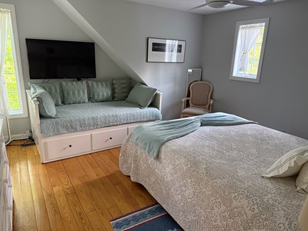 Edgartown Estates located betw Martha's Vineyard vacation rental - Upstairs Bedroom - Double bed and small day bed