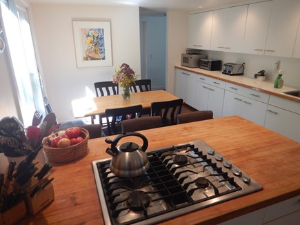 Chilmark Martha's Vineyard vacation rental - Kitchen gas range and table
