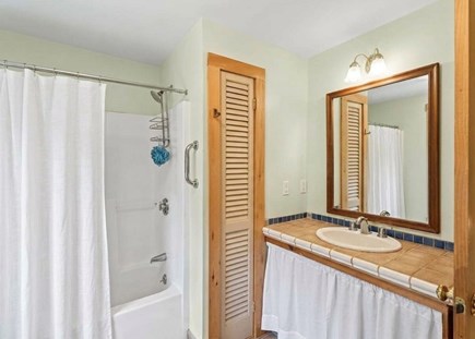 Oak Bluffs Martha's Vineyard vacation rental - Full bathroom