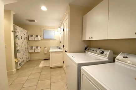 Oak Bluffs, Lagoon Escape Martha's Vineyard vacation rental - Laundry