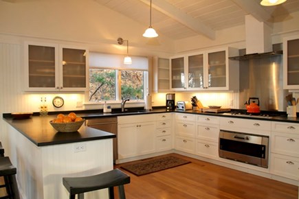 Oak Bluffs, Lagoon Escape Martha's Vineyard vacation rental - Fully Equipped amazing kitchen!