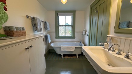 West Tisbury, Martha's Vineyar Martha's Vineyard vacation rental - Full bathroom with vintage clawfoot tub