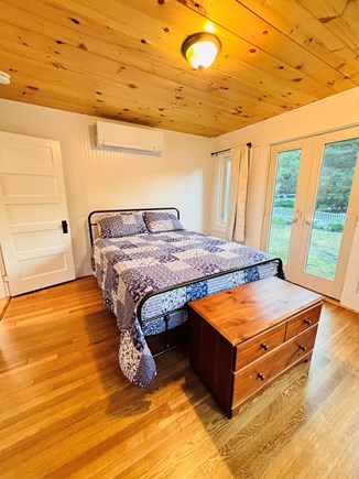 Oak Bluffs, Steps to downtown OB Martha's Vineyard vacation rental - Queen Bedroom #1