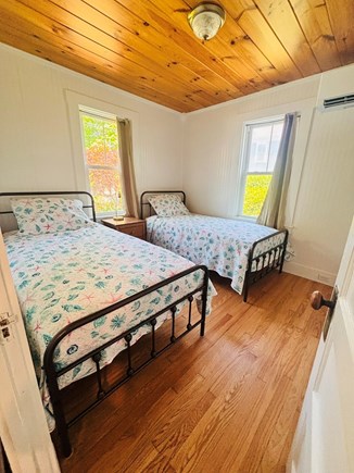 Oak Bluffs, Steps to downtown OB Martha's Vineyard vacation rental - Twin Bedroom
